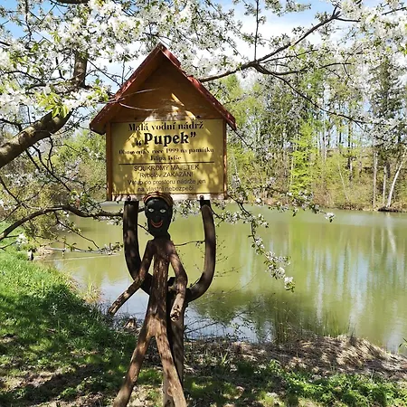 Na Brehu Rybnika Pupek Campingplatz *