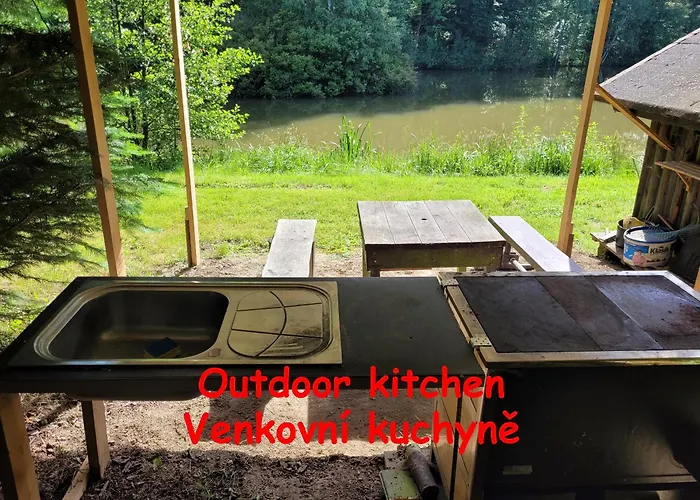 Na Břehu Rybníka Pupek Parque de Campismo *